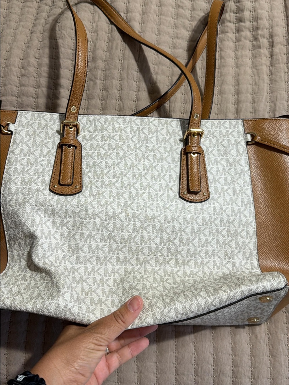 Michael Kors Vanilla and Acorn Logo Tote with Gold Charm - Picture 3 of 7